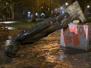 lincoln statue toppled